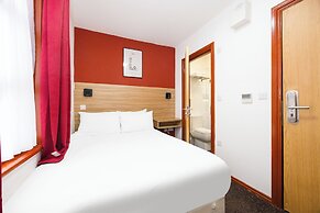 Arinza Hotel, London Ilford