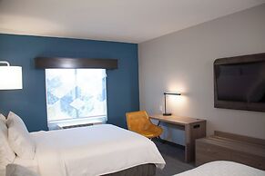 Holiday Inn Express and Suites Overland Park by IHG