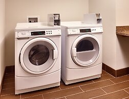 Holiday Inn Express and Suites Overland Park by IHG
