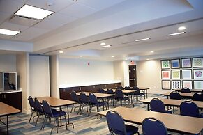 Holiday Inn Express and Suites Overland Park by IHG