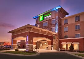 Holiday Inn Express and Suites Overland Park, an IHG Hotel