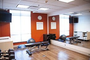 Holiday Inn Express and Suites Overland Park by IHG