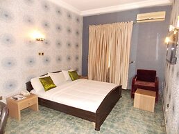Thornberry Savannah Suite Hotel