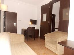 Thornberry Savannah Suite Hotel