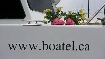 Making Waves Boatel