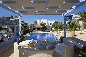 Blue Dolphin Antiparos Villas and Suites