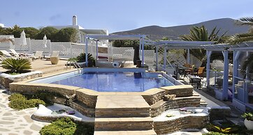 Blue Dolphin Antiparos Villas and Suites