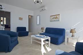 Blue Dolphin Antiparos Villas and Suites