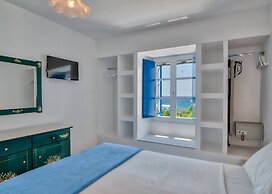 Blue Dolphin Antiparos Villas and Suites