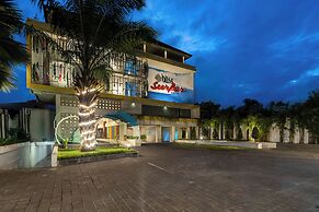 Bliss Surfer Hotel by Tritama Hospitality