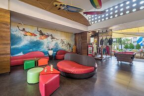 Bliss Surfer Hotel by Tritama Hospitality