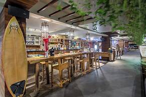 Bliss Surfer Hotel by Tritama Hospitality