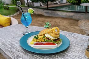 Bliss Surfer Hotel by Tritama Hospitality