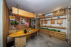 Bliss Surfer Hotel by Tritama Hospitality