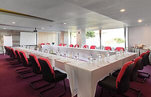 Bliss Surfer Hotel by Tritama Hospitality