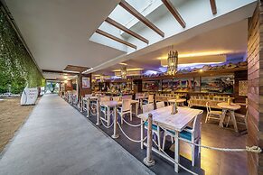 Bliss Surfer Hotel by Tritama Hospitality