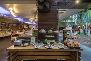 Bliss Surfer Hotel by Tritama Hospitality