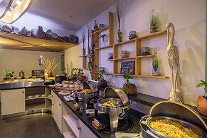 Bliss Surfer Hotel by Tritama Hospitality