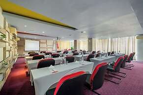 Bliss Surfer Hotel by Tritama Hospitality