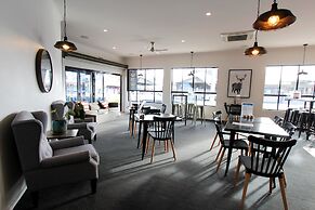 Coffee House Apartment Motel