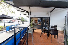 Coffee House Apartment Motel