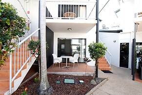 Coffee House Apartment Motel