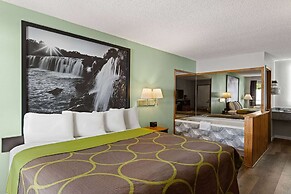 Super 8 by Wyndham Branson / Shepherd of the Hills Exwy