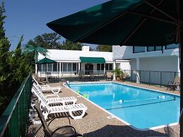 Super 8 by Wyndham Branson / Shepherd of the Hills Exwy