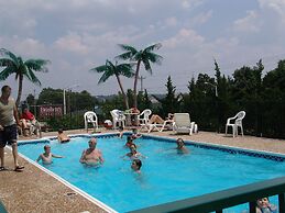 Super 8 by Wyndham Branson / Shepherd of the Hills Exwy