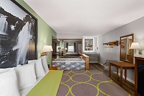 Super 8 by Wyndham Branson / Shepherd of the Hills Exwy