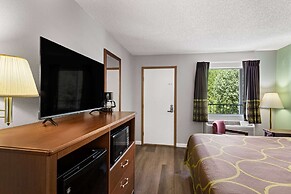 Super 8 by Wyndham Branson / Shepherd of the Hills Exwy