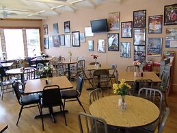 Super 8 by Wyndham Branson / Shepherd of the Hills Exwy