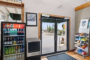 Super 8 by Wyndham Branson / Shepherd of the Hills Exwy