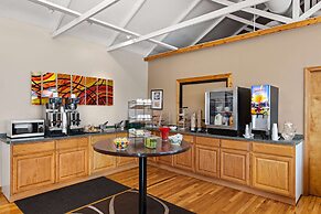 Super 8 by Wyndham Branson / Shepherd of the Hills Exwy