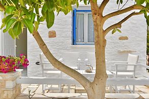 Margarita Studios Ambelas