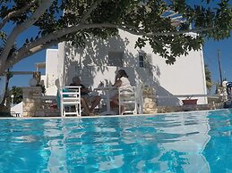 Margarita Studios Ambelas