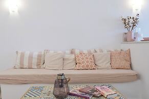 Margarita Studios Ambelas