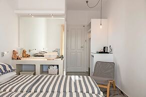 Margarita Studios Ambelas