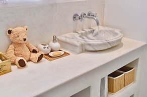 Margarita Studios Ambelas