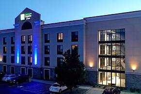 Holiday Inn Express Hotel & Suites Batavia - Darien Lake by IHG
