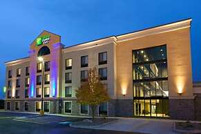 Holiday Inn Express Hotel & Suites Batavia - Darien Lake by IHG