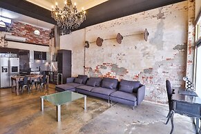 Indulge Apartments - Eighth Street