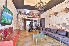 Indulge Apartments - Eighth Street