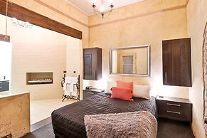 Indulge Apartments - Eighth Street