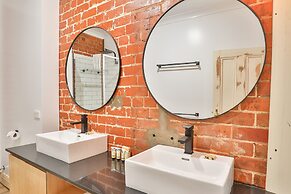 Indulge Apartments - Eighth Street