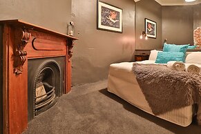 Indulge Apartments - Eighth Street