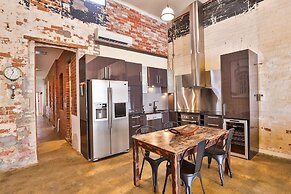 Indulge Apartments - Eighth Street