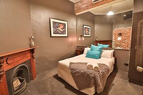 Indulge Apartments - Eighth Street