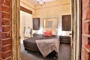 Indulge Apartments - Eighth Street