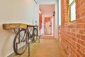 Indulge Apartments - Eighth Street